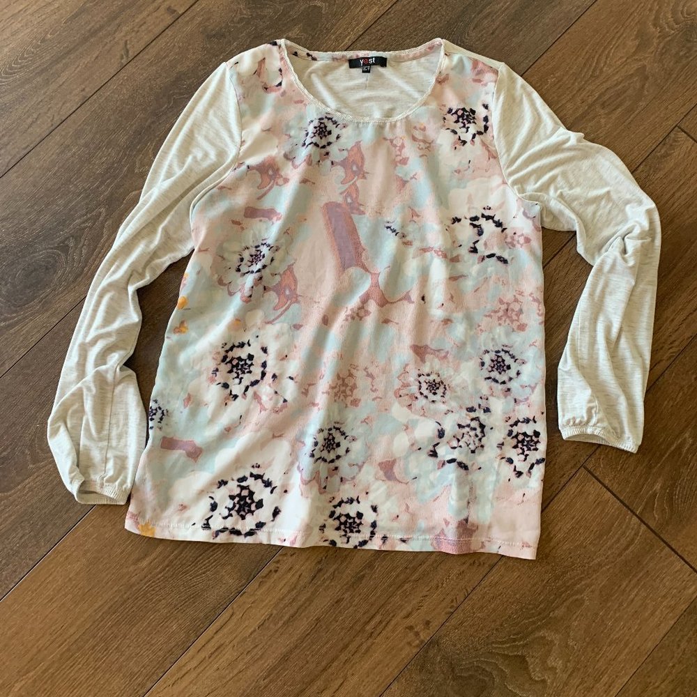Yest Floral Top, Grey, Size 6